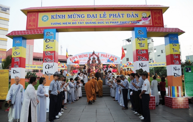 Chùm ảnh: TP. HCM tổ chức lễ tưởng niệm Bồ tát Thích Quảng Đức vị pháp thiêu thân nhân mùa Phật đản 2555