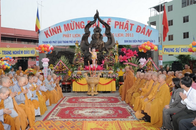 Chùm ảnh: TP. HCM tổ chức lễ tưởng niệm Bồ tát Thích Quảng Đức vị pháp thiêu thân nhân mùa Phật đản 2555