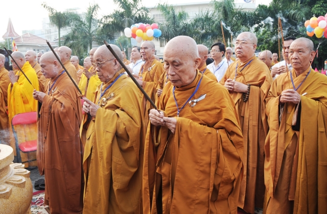 Chùm ảnh: TP. HCM tổ chức lễ tưởng niệm Bồ tát Thích Quảng Đức vị pháp thiêu thân nhân mùa Phật đản 2555