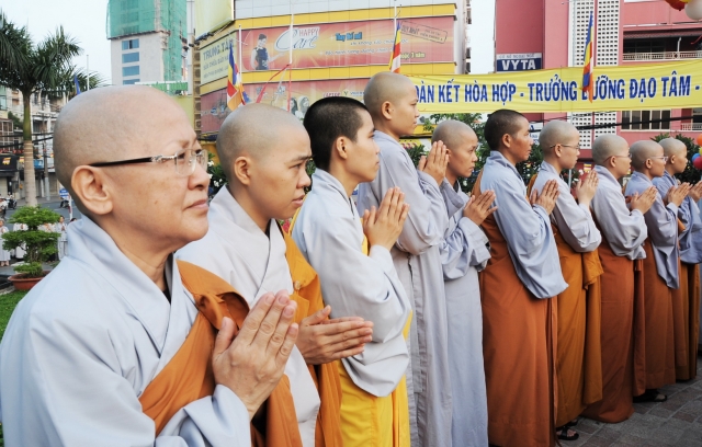 Chùm ảnh: TP. HCM tổ chức lễ tưởng niệm Bồ tát Thích Quảng Đức vị pháp thiêu thân nhân mùa Phật đản 2555