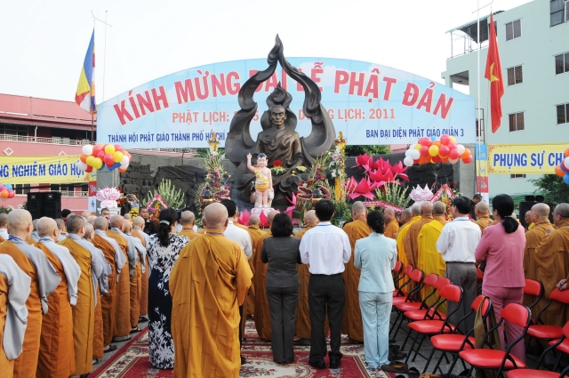 Chùm ảnh: TP. HCM tổ chức lễ tưởng niệm Bồ tát Thích Quảng Đức vị pháp thiêu thân nhân mùa Phật đản 2555