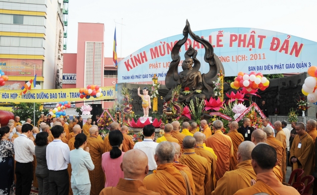 Chùm ảnh: TP. HCM tổ chức lễ tưởng niệm Bồ tát Thích Quảng Đức vị pháp thiêu thân nhân mùa Phật đản 2555