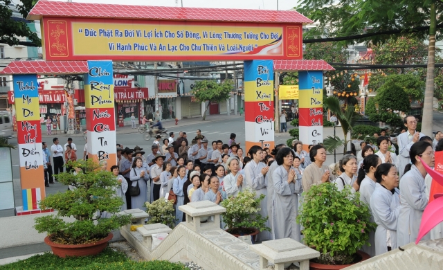 Chùm ảnh: TP. HCM tổ chức lễ tưởng niệm Bồ tát Thích Quảng Đức vị pháp thiêu thân nhân mùa Phật đản 2555
