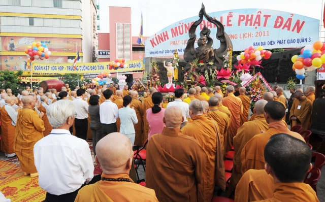 Chùm ảnh: TP. HCM tổ chức lễ tưởng niệm Bồ tát Thích Quảng Đức vị pháp thiêu thân nhân mùa Phật đản 2555