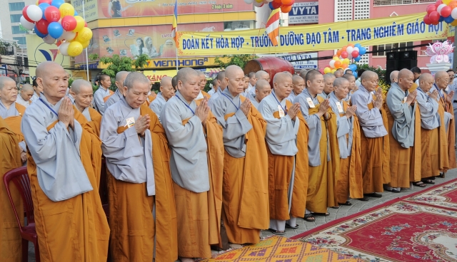 Chùm ảnh: TP. HCM tổ chức lễ tưởng niệm Bồ tát Thích Quảng Đức vị pháp thiêu thân nhân mùa Phật đản 2555