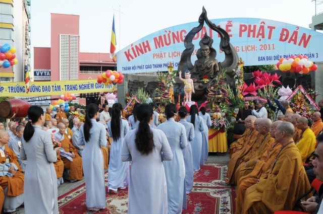 Chùm ảnh: TP. HCM tổ chức lễ tưởng niệm Bồ tát Thích Quảng Đức vị pháp thiêu thân nhân mùa Phật đản 2555