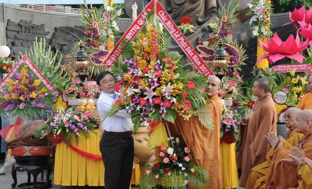 Chùm ảnh: TP. HCM tổ chức lễ tưởng niệm Bồ tát Thích Quảng Đức vị pháp thiêu thân nhân mùa Phật đản 2555