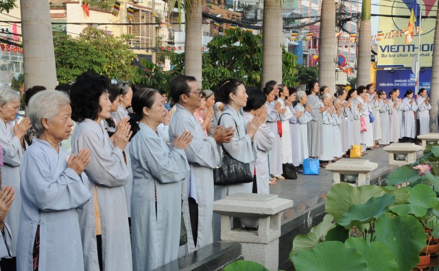 Chùm ảnh: TP. HCM tổ chức lễ tưởng niệm Bồ tát Thích Quảng Đức vị pháp thiêu thân nhân mùa Phật đản 2555