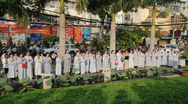 Chùm ảnh: TP. HCM tổ chức lễ tưởng niệm Bồ tát Thích Quảng Đức vị pháp thiêu thân nhân mùa Phật đản 2555
