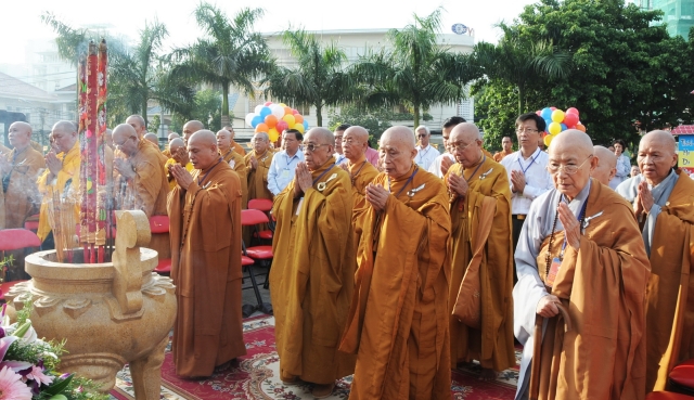 Chùm ảnh: TP. HCM tổ chức lễ tưởng niệm Bồ tát Thích Quảng Đức vị pháp thiêu thân nhân mùa Phật đản 2555