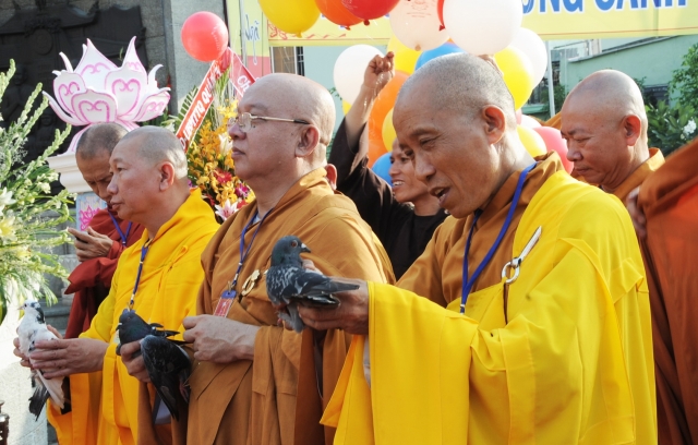 Chùm ảnh: TP. HCM tổ chức lễ tưởng niệm Bồ tát Thích Quảng Đức vị pháp thiêu thân nhân mùa Phật đản 2555