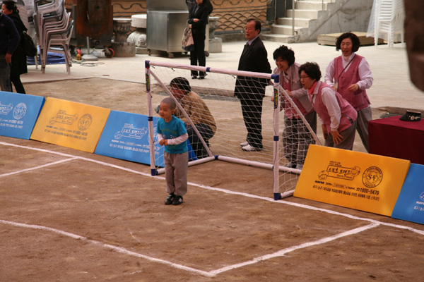 Tiểu Tí hon Hoằng Pháp Tự  -  Sinh hoạt mùa Phật Đản Hàn Quốc