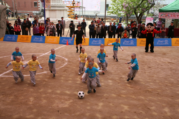 Tiểu Tí hon Hoằng Pháp Tự  -  Sinh hoạt mùa Phật Đản Hàn Quốc