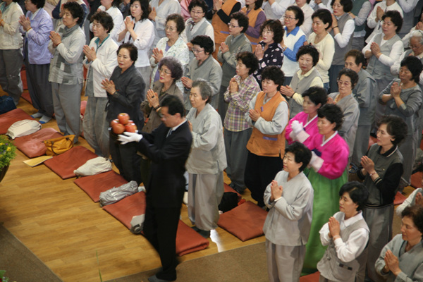 Hình ảnh Lễ Tắm Phật Chùa Hoằng Pháp, Hàn Quốc