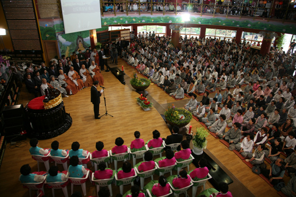 Hình ảnh Lễ Tắm Phật Chùa Hoằng Pháp, Hàn Quốc