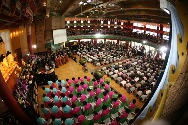 Hình ảnh Lễ Tắm Phật Chùa Hoằng Pháp, Hàn Quốc