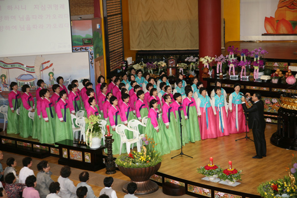 Hình ảnh Lễ Tắm Phật Chùa Hoằng Pháp, Hàn Quốc