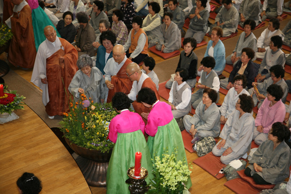 Hình ảnh Lễ Tắm Phật Chùa Hoằng Pháp, Hàn Quốc