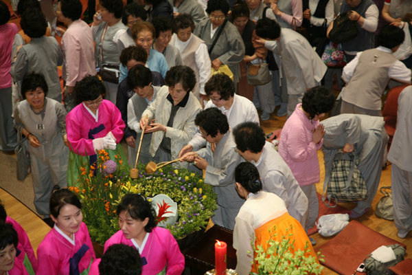 Hình ảnh Lễ Tắm Phật Chùa Hoằng Pháp, Hàn Quốc