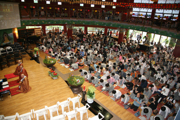 Hình ảnh Lễ Tắm Phật Chùa Hoằng Pháp, Hàn Quốc