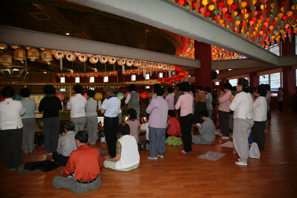 Hình ảnh Lễ Tắm Phật Chùa Hoằng Pháp, Hàn Quốc