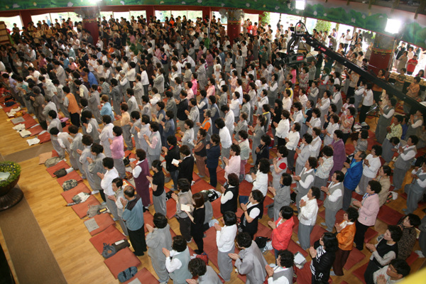 Hình ảnh Lễ Tắm Phật Chùa Hoằng Pháp, Hàn Quốc