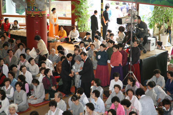 Hình ảnh Lễ Tắm Phật Chùa Hoằng Pháp, Hàn Quốc