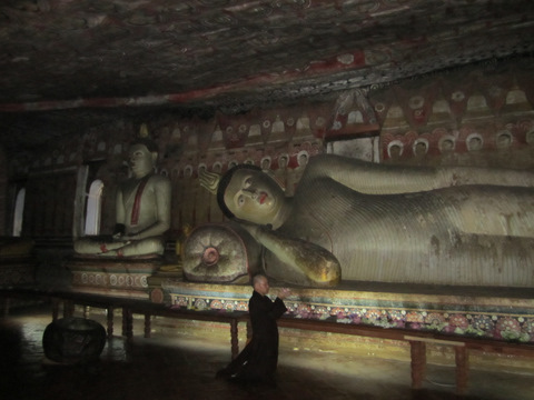 Chùm ảnh hùng vĩ Hang động và Tượng Phật đá ở Sri Lanka