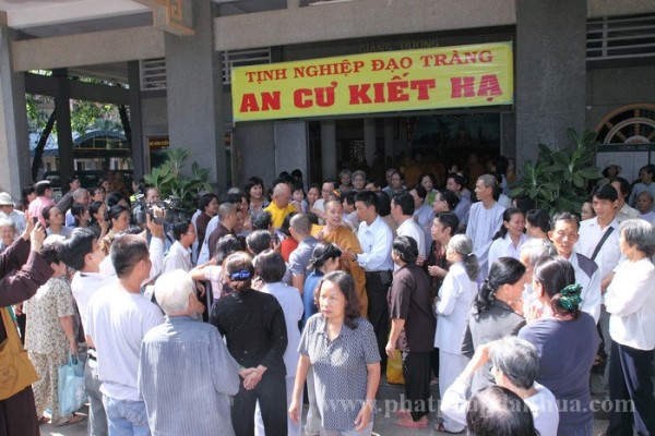 TP.HCM: HT. Pháp sư Thích Từ Thông viếng thăm Trường hạ tịnh xá Trung Tâm