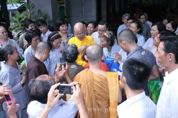 TP.HCM: HT. Pháp sư Thích Từ Thông viếng thăm Trường hạ tịnh xá Trung Tâm