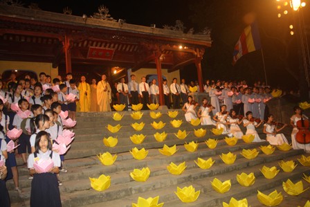 Lễ Thắp sáng 7 hoa sen trên sông Hương