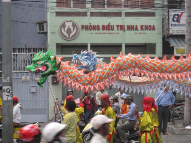 TP.HCM : PG Q.10 Kiệu hoa rước Phật giáng trần