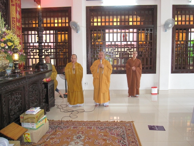 Đoàn Phật tử chùa Giác Ngộ đi thăm viếng và cúng dường trường hạ các tỉnh miền Tây