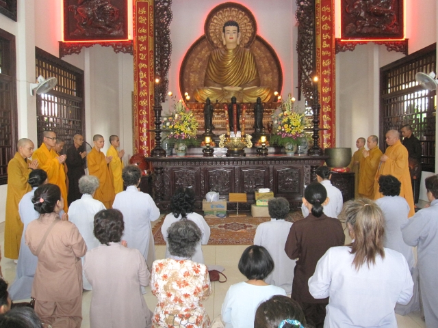 Đoàn Phật tử chùa Giác Ngộ đi thăm viếng và cúng dường trường hạ các tỉnh miền Tây