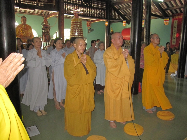 Đoàn Phật tử chùa Giác Ngộ đi thăm viếng và cúng dường trường hạ các tỉnh miền Tây