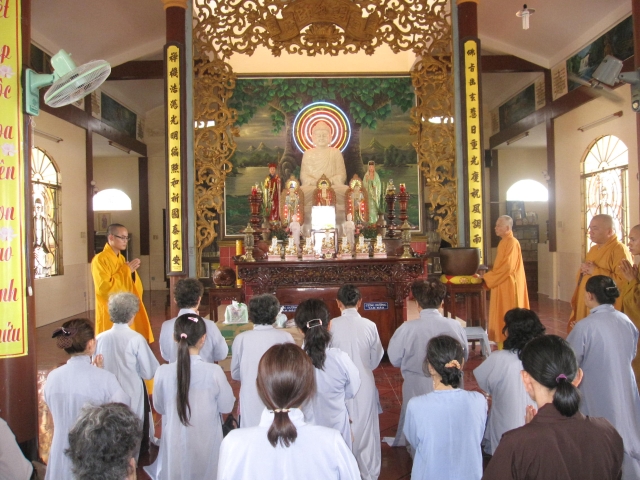 Đoàn Phật tử chùa Giác Ngộ đi thăm viếng và cúng dường trường hạ các tỉnh miền Tây