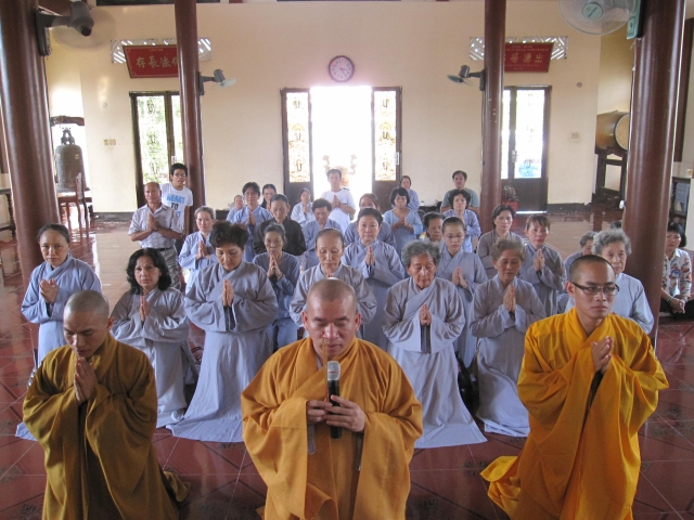 Đoàn Phật tử chùa Giác Ngộ đi thăm viếng và cúng dường trường hạ các tỉnh miền Tây