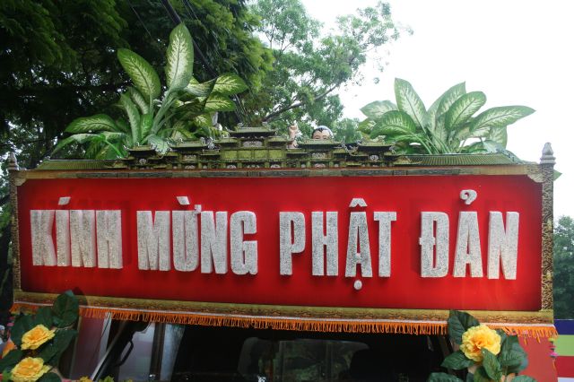 Chùm ảnh: Muôn sắc xe hoa diễu hành tại TP. HCM