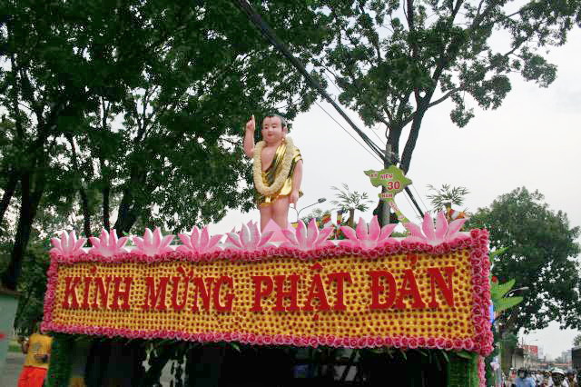 Chùm ảnh: Muôn sắc xe hoa diễu hành tại TP. HCM