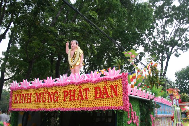 Chùm ảnh: Muôn sắc xe hoa diễu hành tại TP. HCM