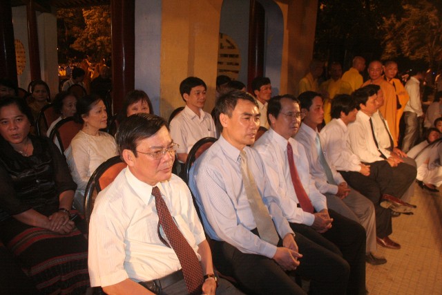 Lễ Thắp sáng 7 hoa sen trên sông Hương