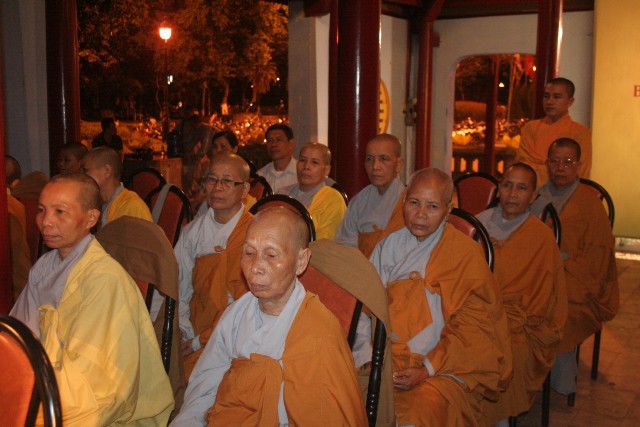 Lễ Thắp sáng 7 hoa sen trên sông Hương
