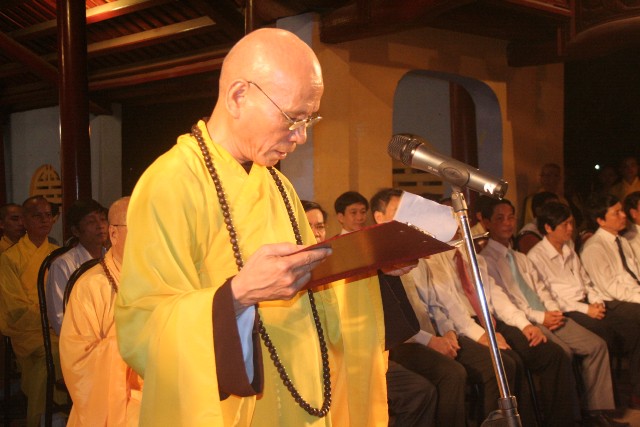 Lễ Thắp sáng 7 hoa sen trên sông Hương