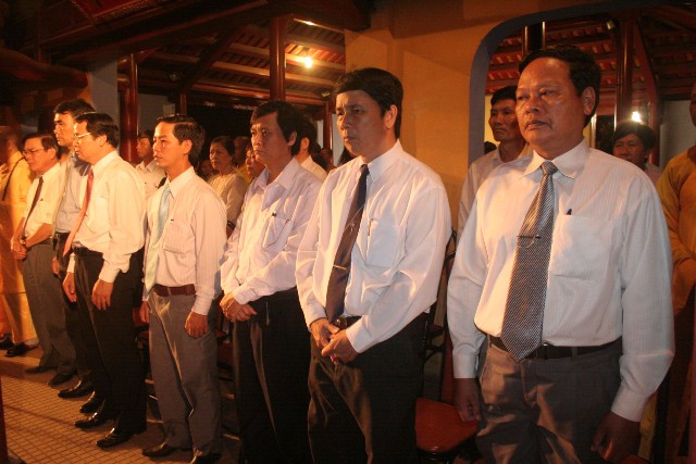 Lễ Thắp sáng 7 hoa sen trên sông Hương
