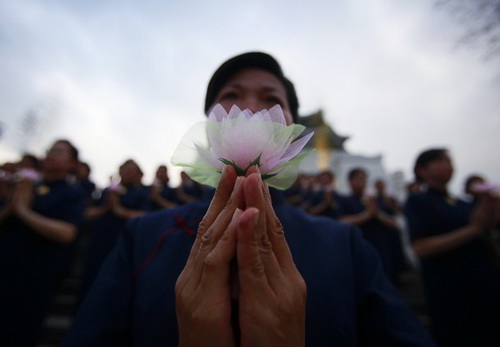 Châu Á đón lễ Phật Đản