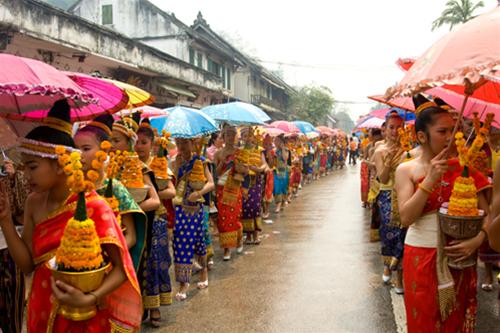 Đi rước lễ thành Luang