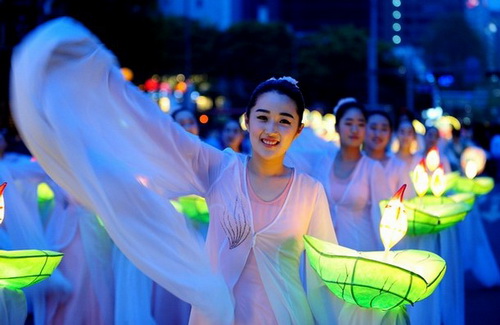Châu Á đón lễ Phật Đản