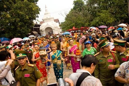 Đi rước lễ thành Luang