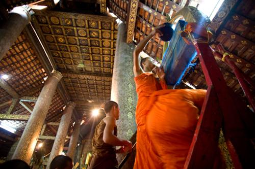Đi rước lễ thành Luang