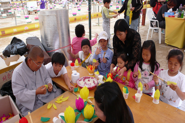 Hình ảnh sinh hoạt Hè tại Tổ đình Hải Ấn, Hàn Quốc